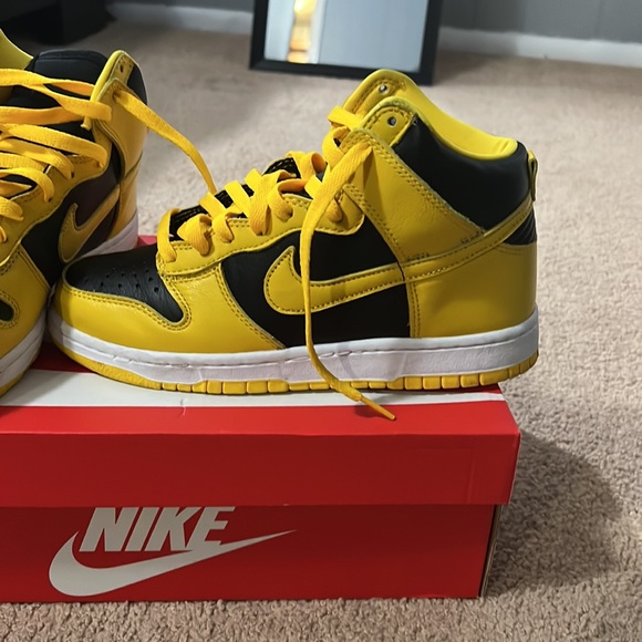 Nike Dunk High “Maize” - Picture 2 of 6